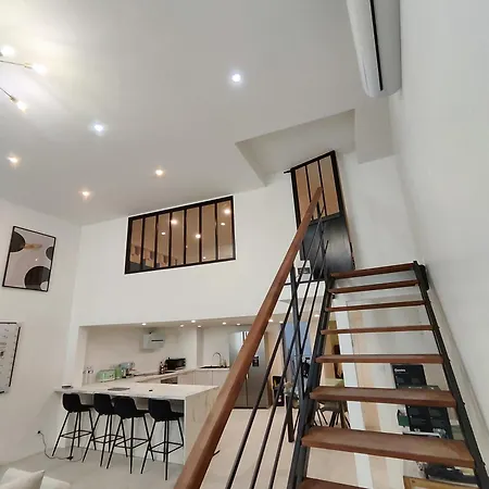 Beautiful & Loft In Center Μπεζιέ