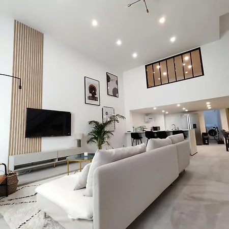 Beautiful & Loft In Center * Безье