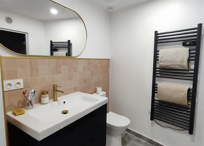 Beautiful & Loft In Center * Μπεζιέ