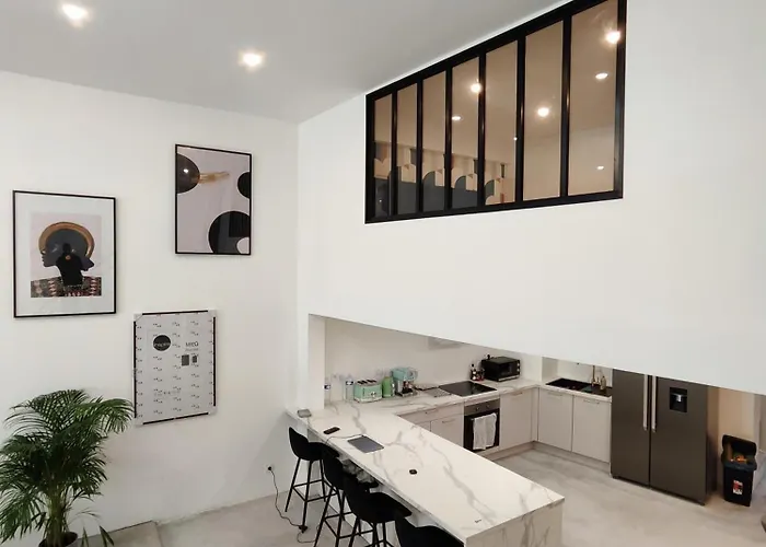 Beautiful & Loft In Center Μπεζιέ
