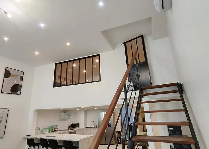 Beautiful & Loft In Center Μπεζιέ