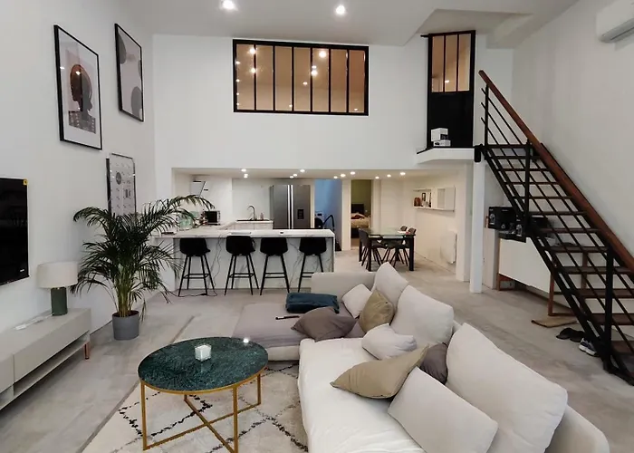 Beautiful & Loft In Center Μπεζιέ