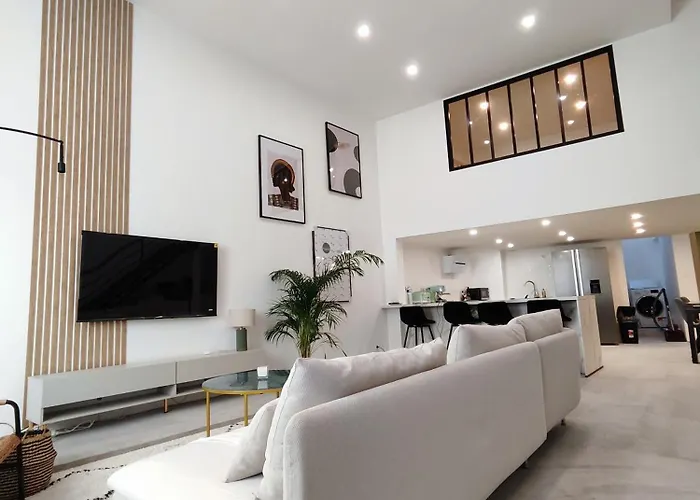 Beautiful & Loft In Center * Μπεζιέ